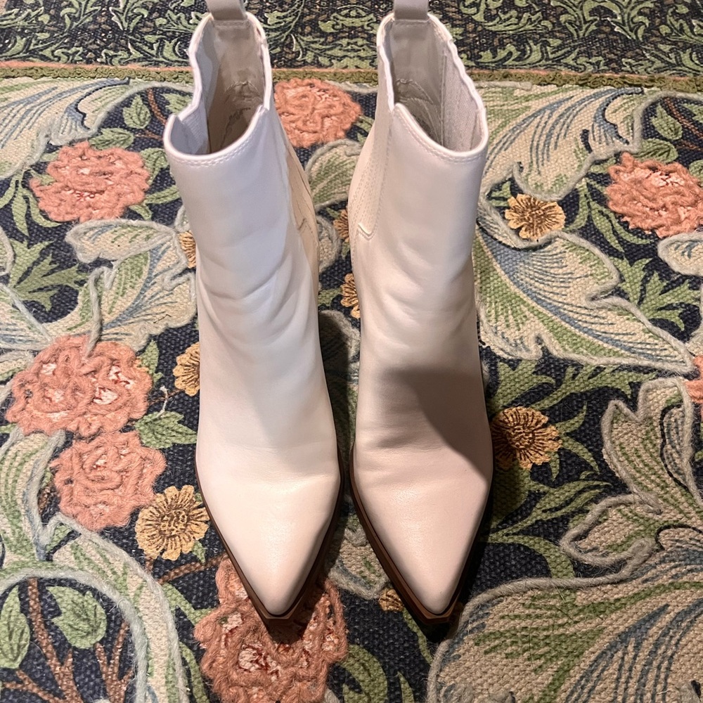 Size 8 Marc Fischer booties